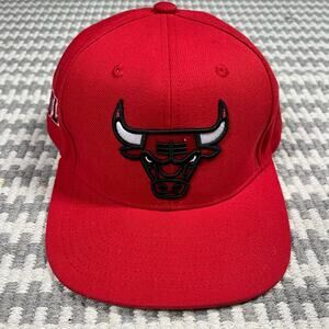 Mitchell & Ness Chicago Bulls Red SnapBack Hat Preowned
